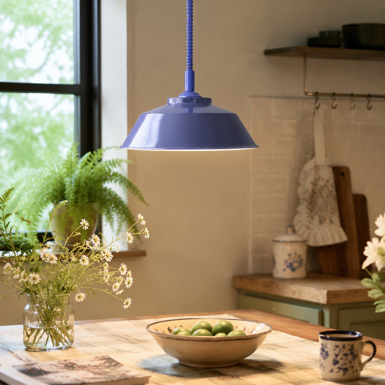 Memphis pull-down pendant in a dining space