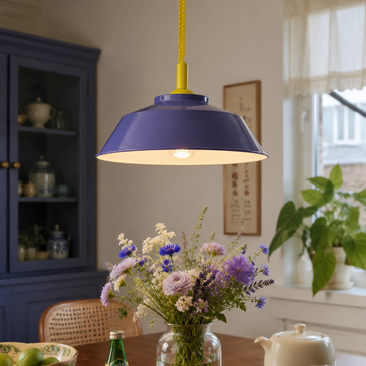 Memphis pull-down pendant in a dining space